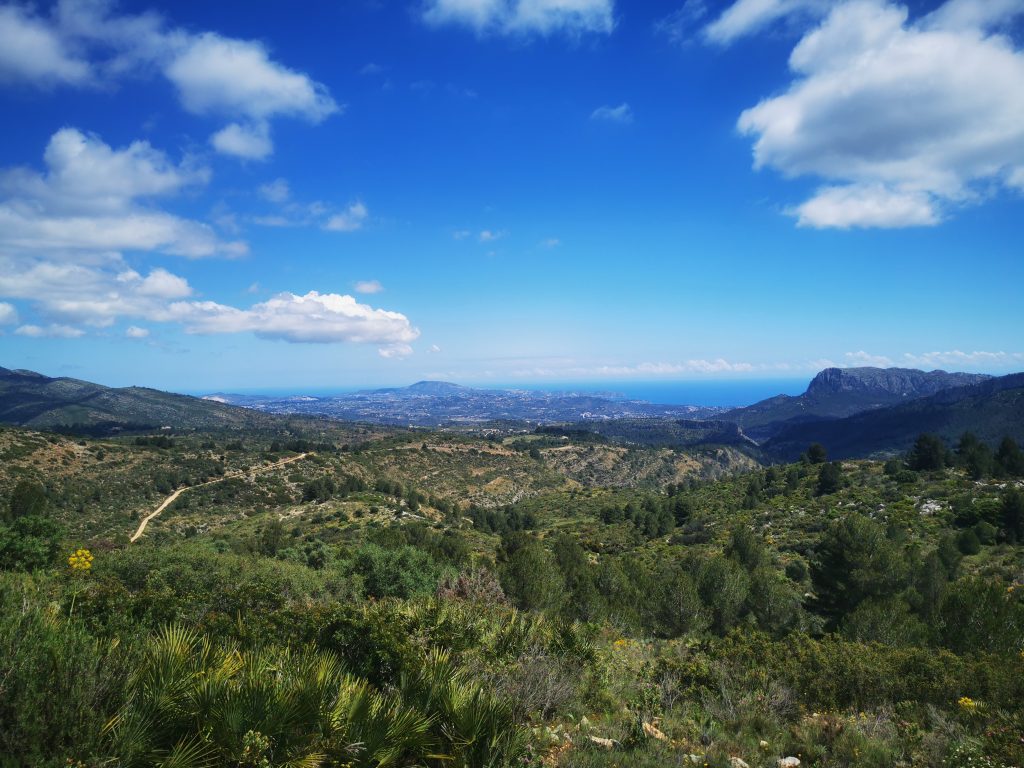 Beim Aufstieg zur Sierra de Bernia wird einem bereits eine wunderschöne Aussicht geboten. 
